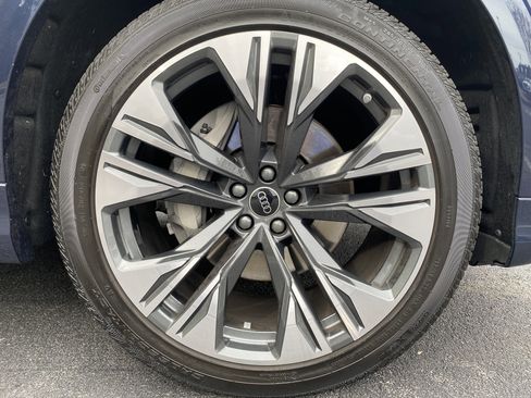 Used 2025 Audi Q8 Premium Plus image 40