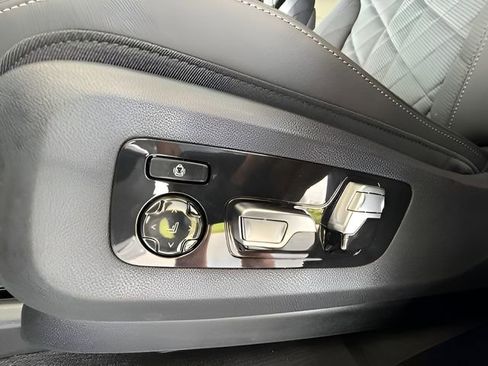 Used 2026 BMW X7 xDrive40i w/ M Sport Package image 25