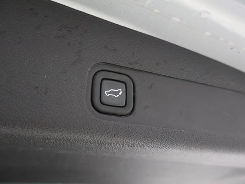 Used 2013 Chevrolet Suburban LT w/ Luxury Package AWD/4WD image 9