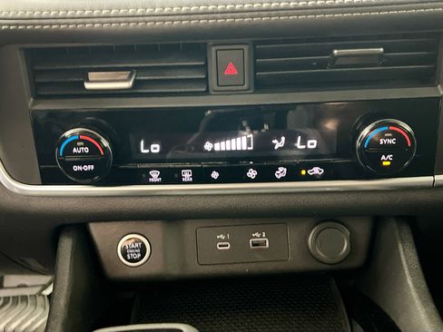 Used 2023 Nissan Rogue SV AWD/4WD image 26