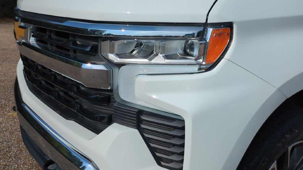Used 2024 Chevrolet Silverado 1500 LT AWD/4WD image 9