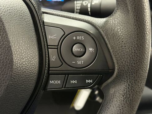 Used 2020 Toyota Corolla LE FWD image 13