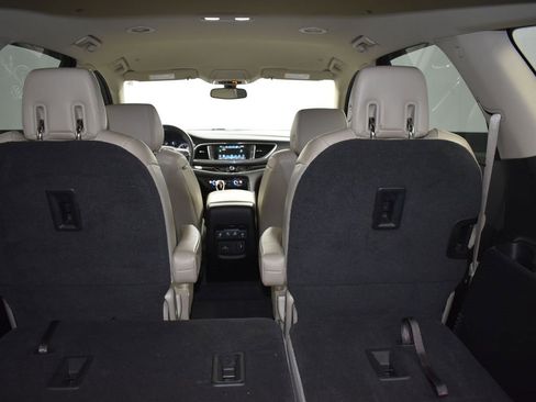 Used 2018 Buick Enclave Essence image 19