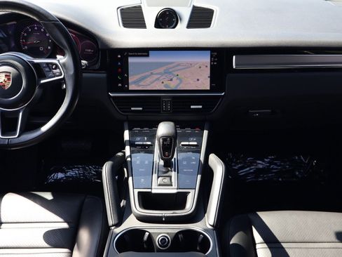 Certified 2022 Porsche Cayenne Platinum Edition image 20