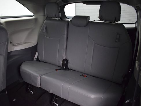 Used 2024 Toyota Sienna XLE image 14