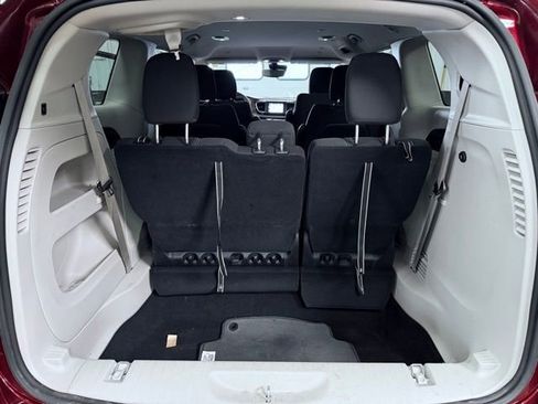 Used 2023 Chrysler Voyager LX FWD image 10