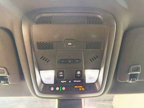 Used 2021 Cadillac XT6 Premium Luxury image 25