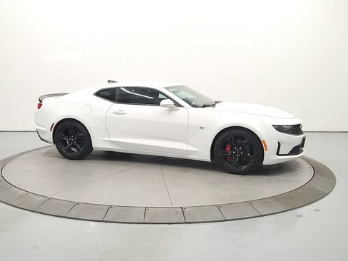 Used 2021 Chevrolet Camaro LT w/ Technology Package RWD image 9