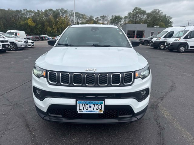 Used 2024 Jeep Compass Latitude AWD/4WD image 2