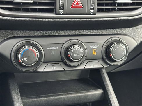 Used 2024 Kia Forte LXS image 5