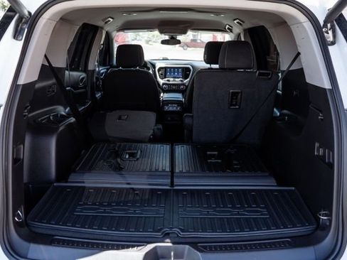 Used 2023 GMC Acadia SLE w/ Driver Convenience Package FWD image 9