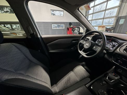 Certified 2023 Nissan Rogue SV image 7
