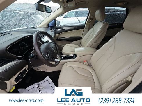 Used 2018 Lincoln MKC Premiere image 3