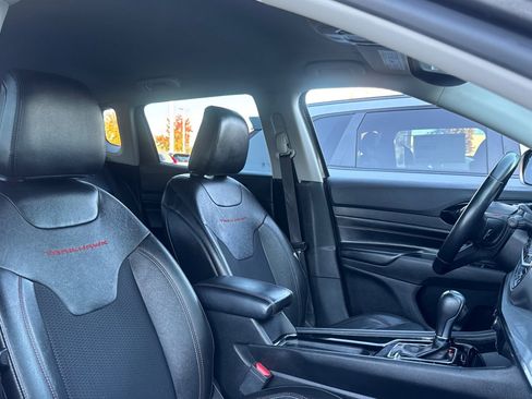 Used 2022 Jeep Compass Trailhawk w/ Trailhawk Convenience Group image 31