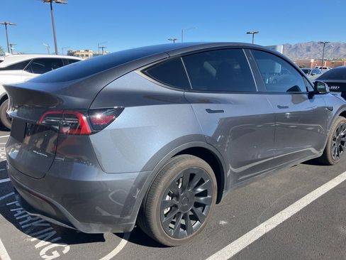 Used 2022 Tesla Model Y Long Range image 5