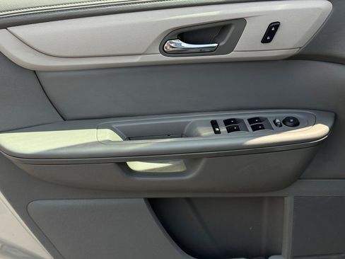 Used 2015 Chevrolet Traverse LS FWD image 15