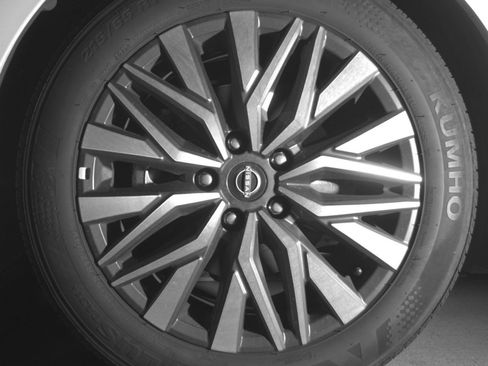 Used 2025 Nissan Altima 2.5 SV FWD image 15