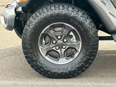 Used 2020 Jeep Gladiator Overland image 24