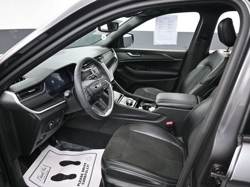 Used 2023 Jeep Grand Cherokee L Laredo AWD/4WD image 25