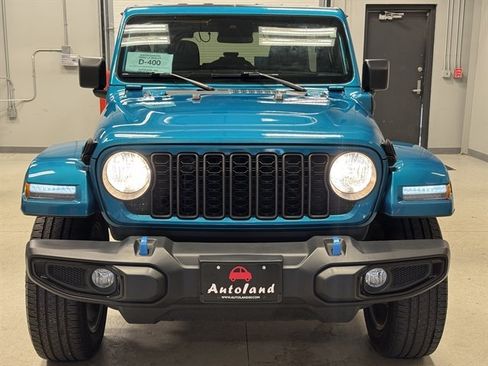 Used 2024 Jeep Wrangler Unlimited w/ Convenience Group AWD/4WD image 2