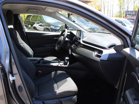 Used 2021 Toyota C-HR LE FWD image 29