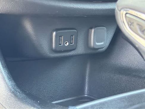 Used 2021 Chevrolet Traverse LT image 24