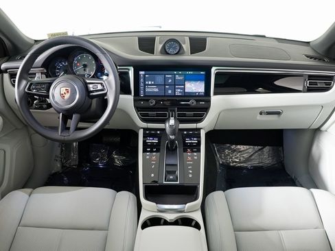 Certified 2023 Porsche Macan S image 18