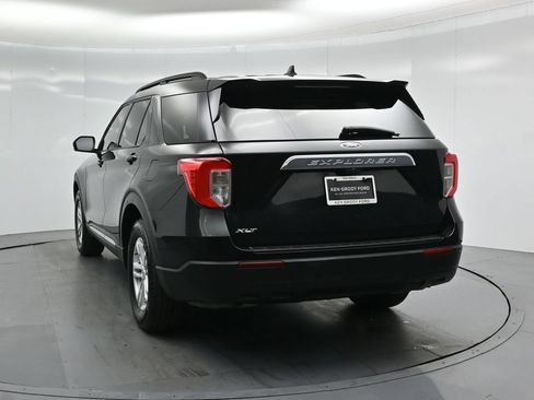 Certified 2024 Ford Explorer XLT RWD image 22