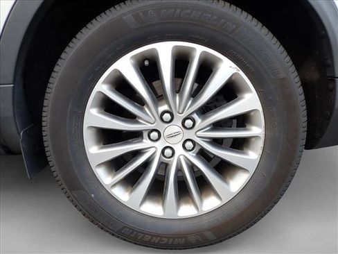 Used 2017 Lincoln MKX Select w/ Select Plus Package AWD/4WD image 6