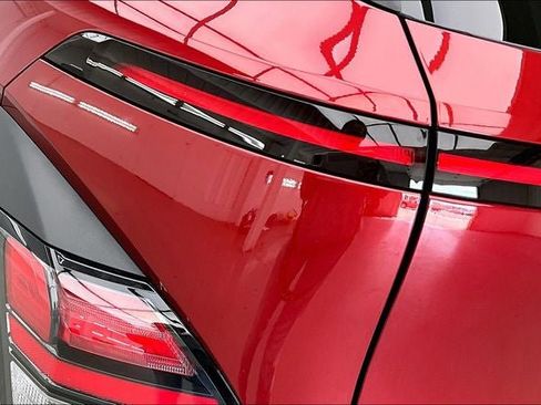 Used 2025 Hyundai Kona SEL AWD/4WD image 16