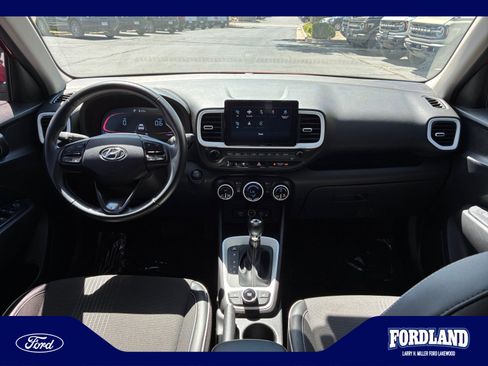 Used 2023 Hyundai Venue Limited FWD image 19