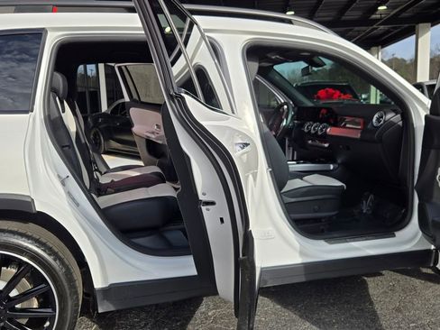 Used 2023 Mercedes-Benz GLB 250 image 18