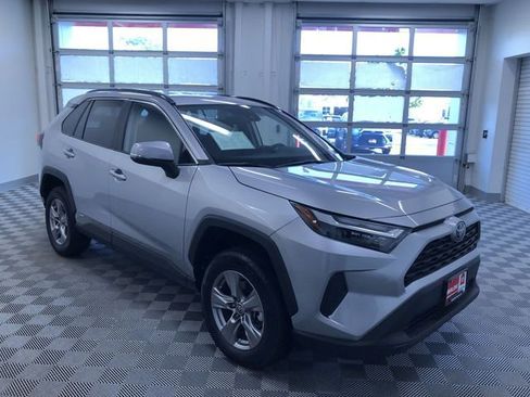 Used 2025 Toyota RAV4 XLE AWD/4WD image 37