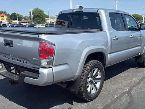 Used 2019 Toyota Tacoma Limited AWD/4WD image 7