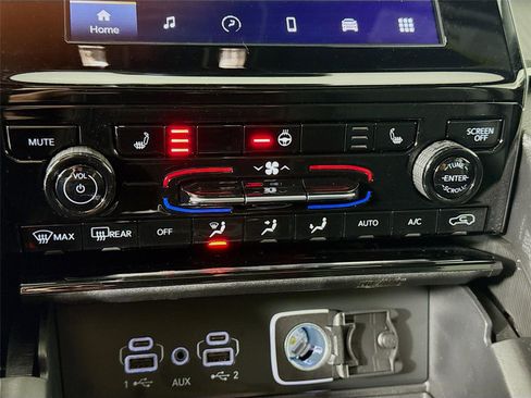 New 2025 Jeep Grand Cherokee Altitude image 18