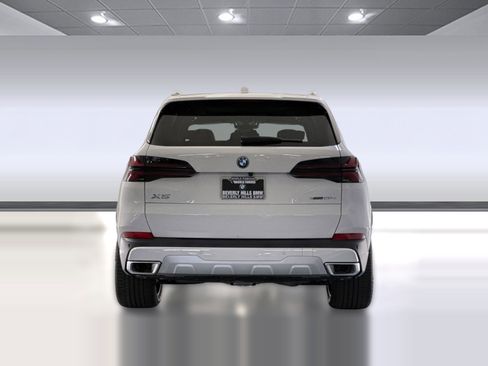 New 2026 BMW X5 xDrive50e w/ Climate Comfort Package image 10