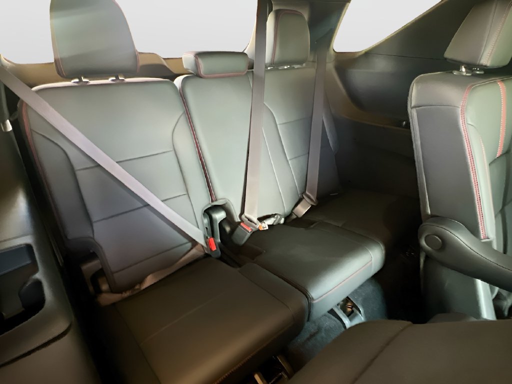 Used 2024 Chevrolet Traverse RS w/ LPO, Floor Liner Package FWD image 29
