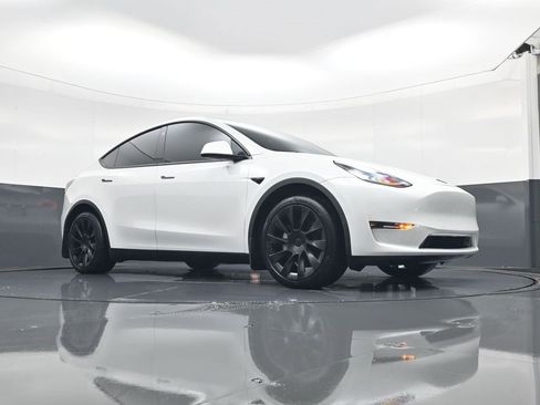 Used 2021 Tesla Model Y Long Range image 17
