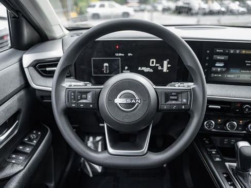 Used 2025 Nissan Kicks SV w/ Charging Package image 29