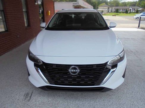 Used 2024 Nissan Sentra SV FWD image 3