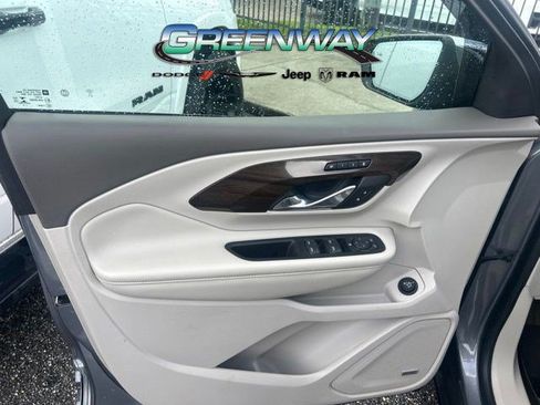 Used 2020 GMC Terrain Denali w/ Denali Premium Package FWD image 23