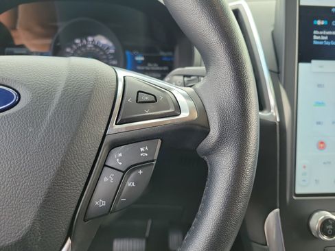 Used 2024 Ford Edge Titanium image 23