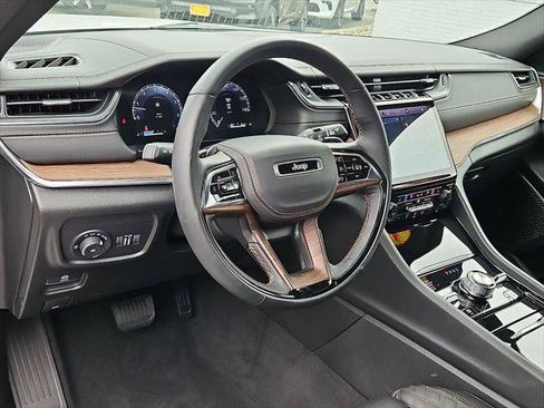 Certified 2025 Jeep Grand Cherokee Summit w/ Luxury Tech Group V AWD/4WD image 25