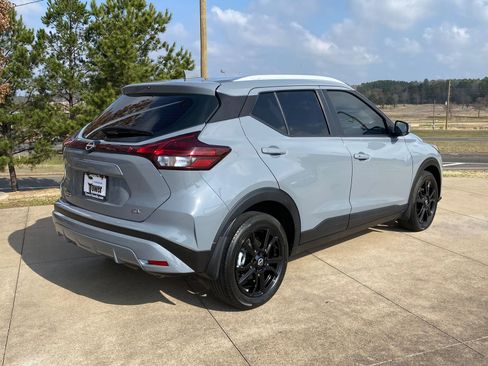 Used 2023 Nissan Kicks SV image 6