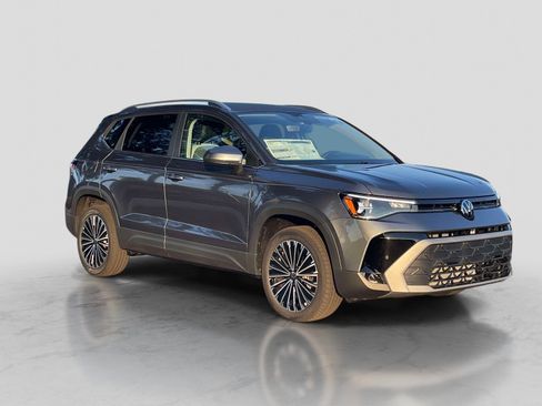 New 2026 Volkswagen Taos SE FWD image 1