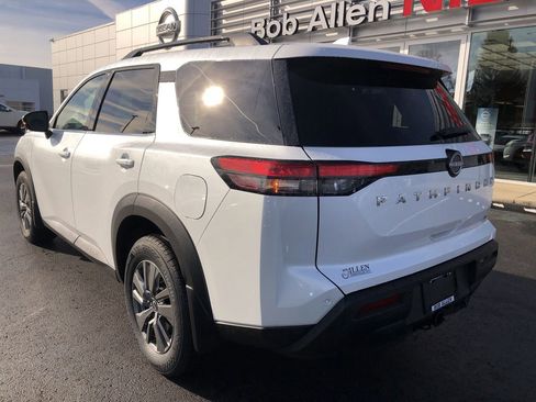 New 2025 Nissan Pathfinder SV w/ SV Premium Package image 12