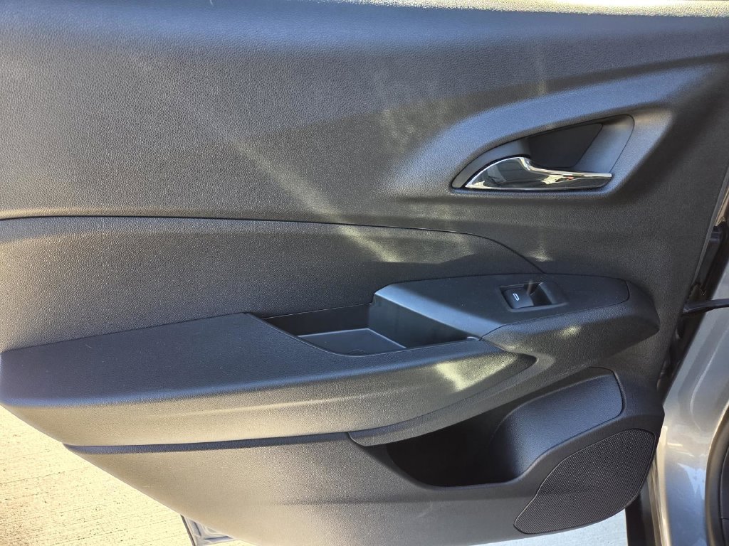 Used 2025 Chevrolet Trax ACTIV w/ Driver Confidence Package FWD image 11