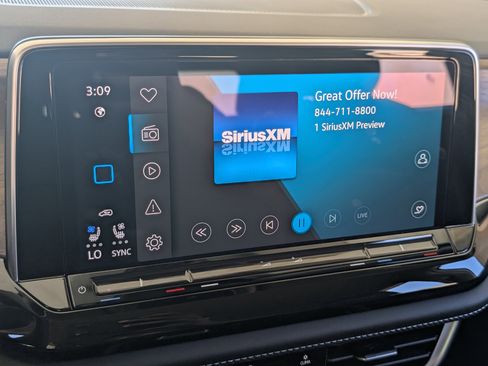 Used 2024 Volkswagen Atlas SE image 34