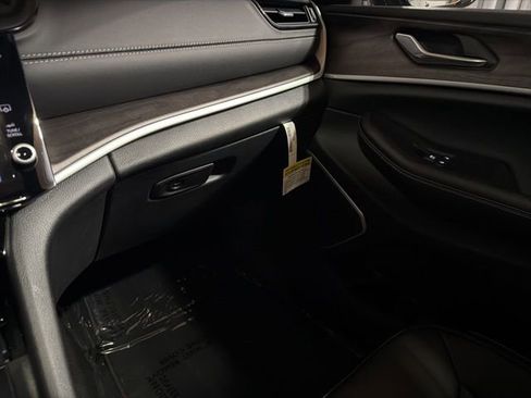 New 2026 Jeep Grand Cherokee L Limited w/ Limited Altitude Package image 36