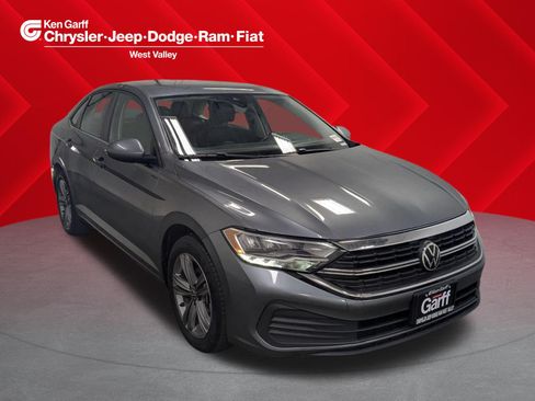 Used 2024 Volkswagen Jetta SE FWD image 1